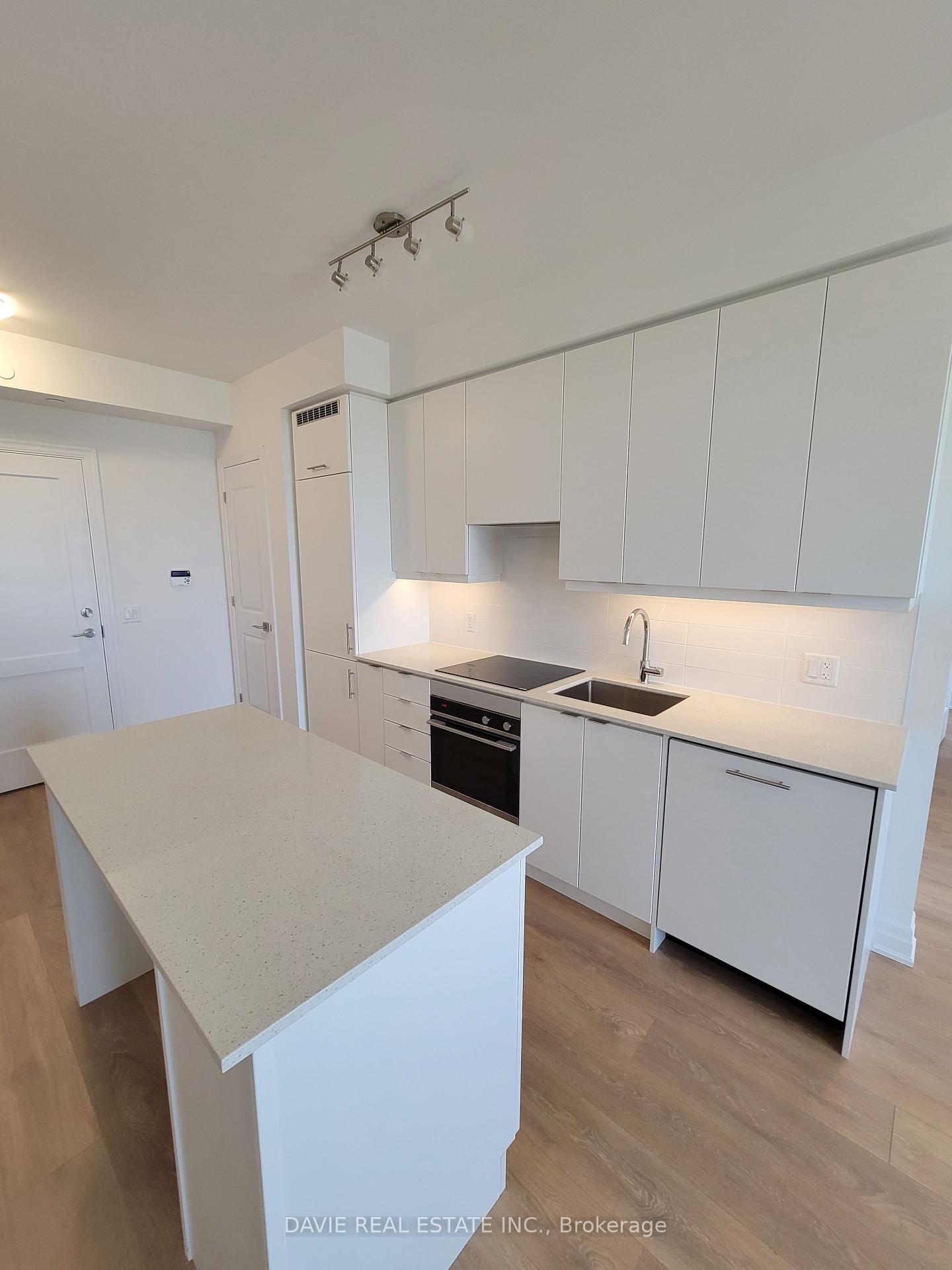 2 Bedrooms Condo at 30 Elm, Mississauga For sale