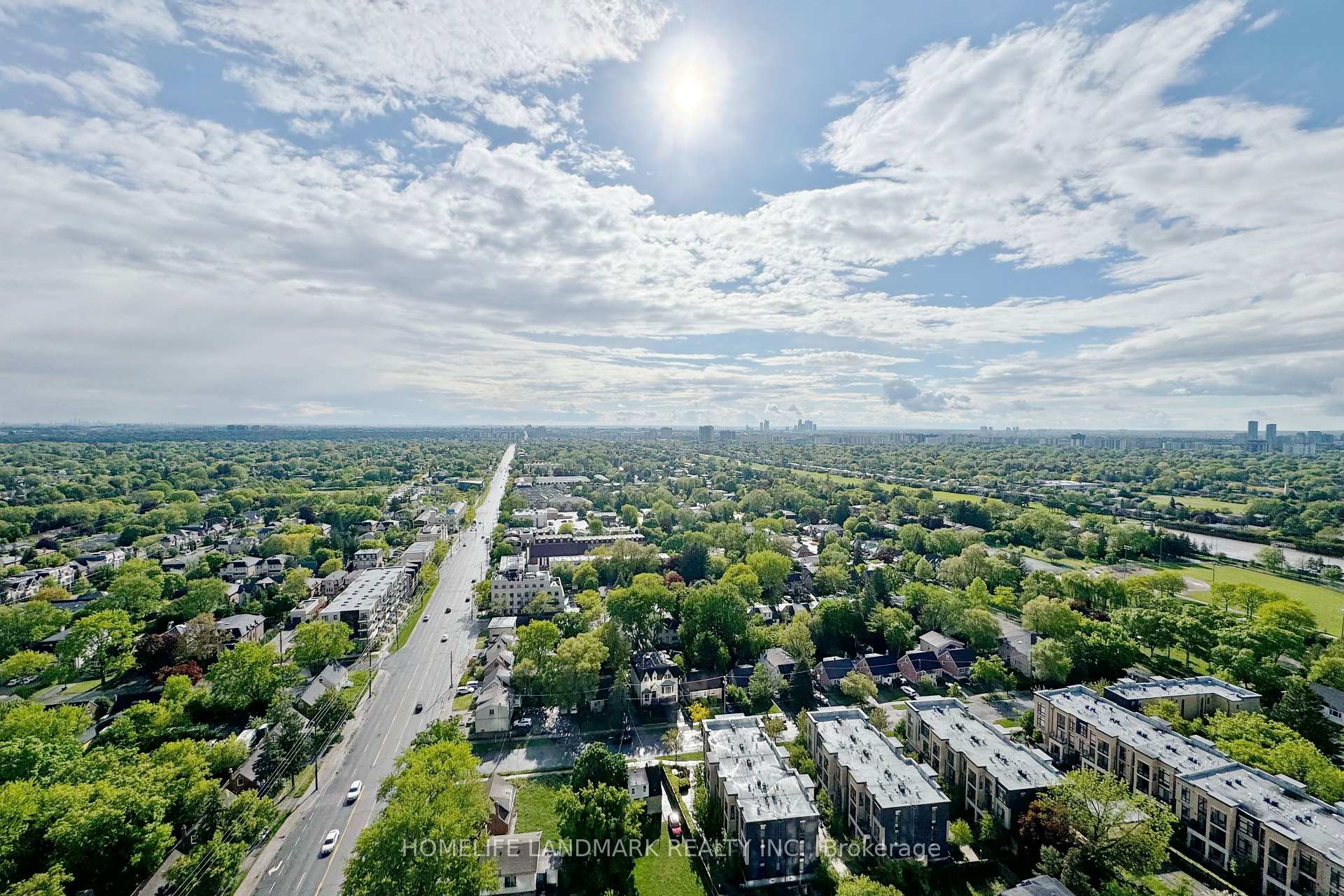 3 Bedrooms Condo at 15 Greenview, Toronto For sale
