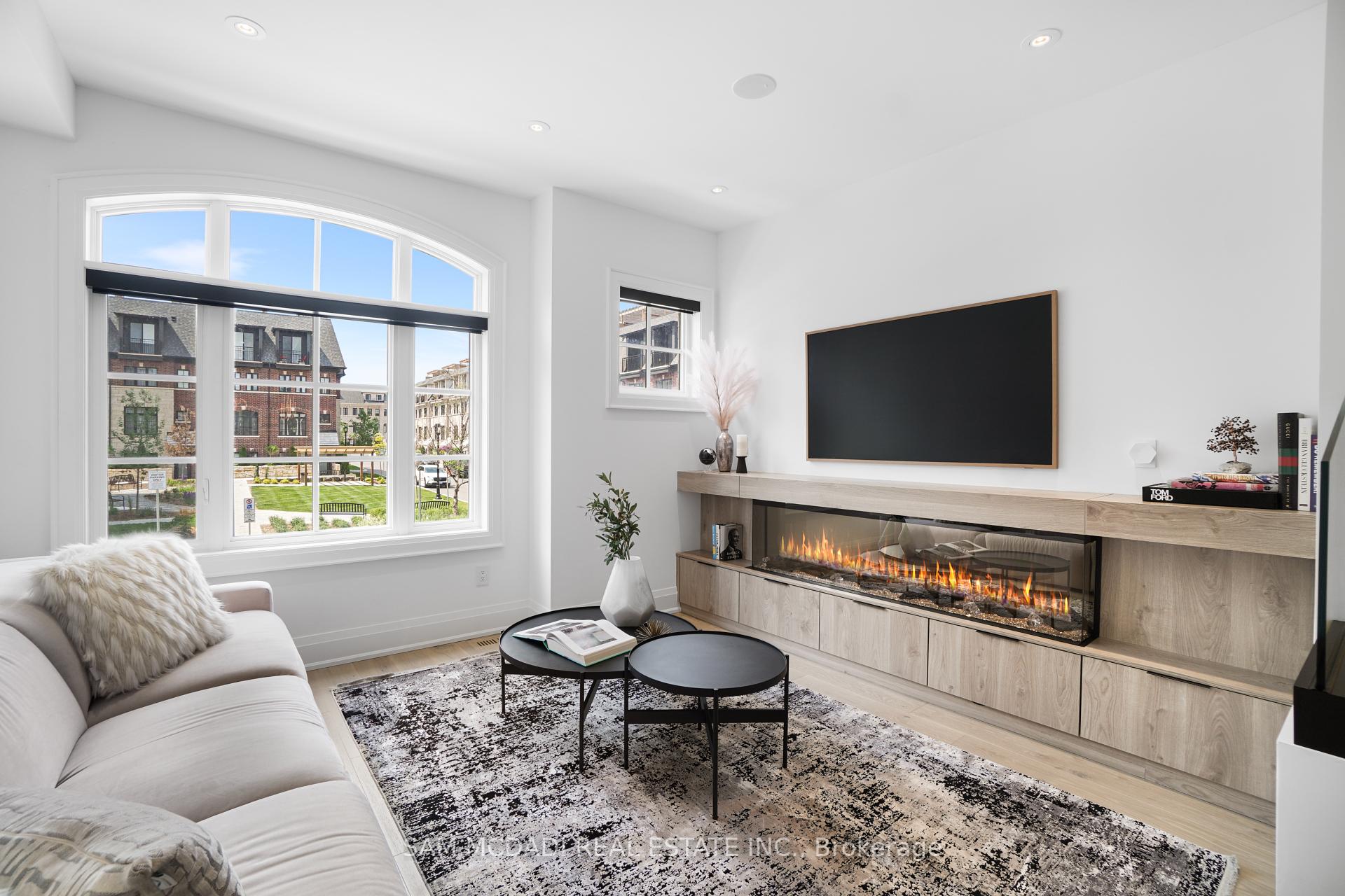 3 Bedrooms Condo at 10 Lunar, Mississauga For sale