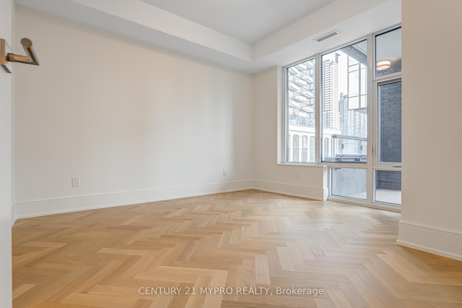 3 Bedrooms Condo at 455 Wellington,  Toronto For sale