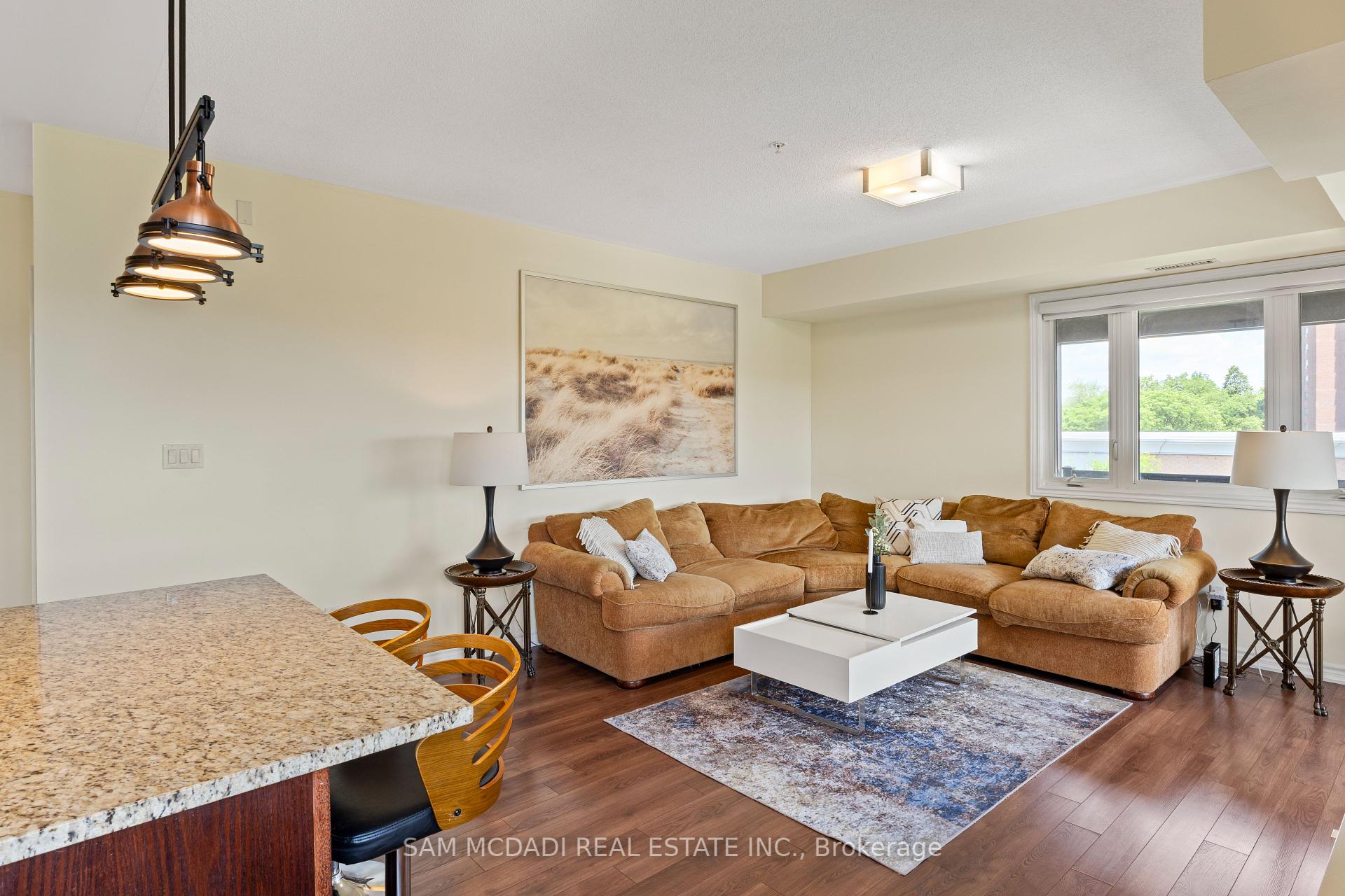 2 Bedrooms Condo at 570 Lolita, Mississauga For sale