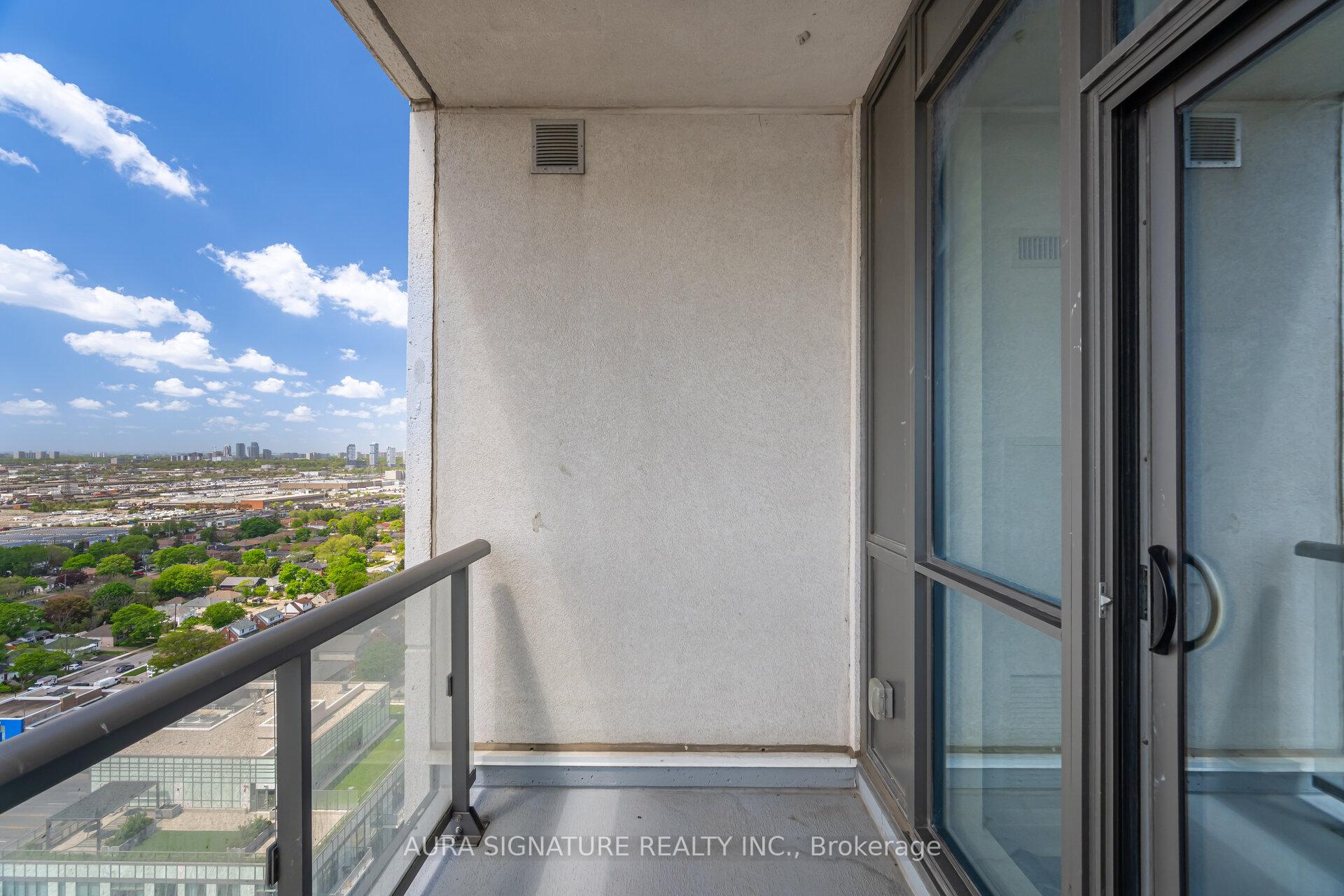 2 Bedrooms Condo at 15 Zorra, Toronto For sale