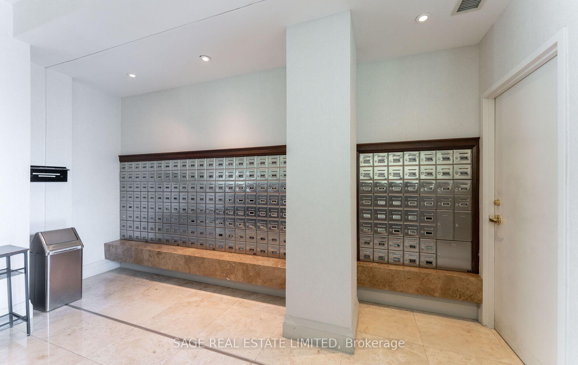 2 Bedrooms Condo at 88 Promenade, Vaughan For sale