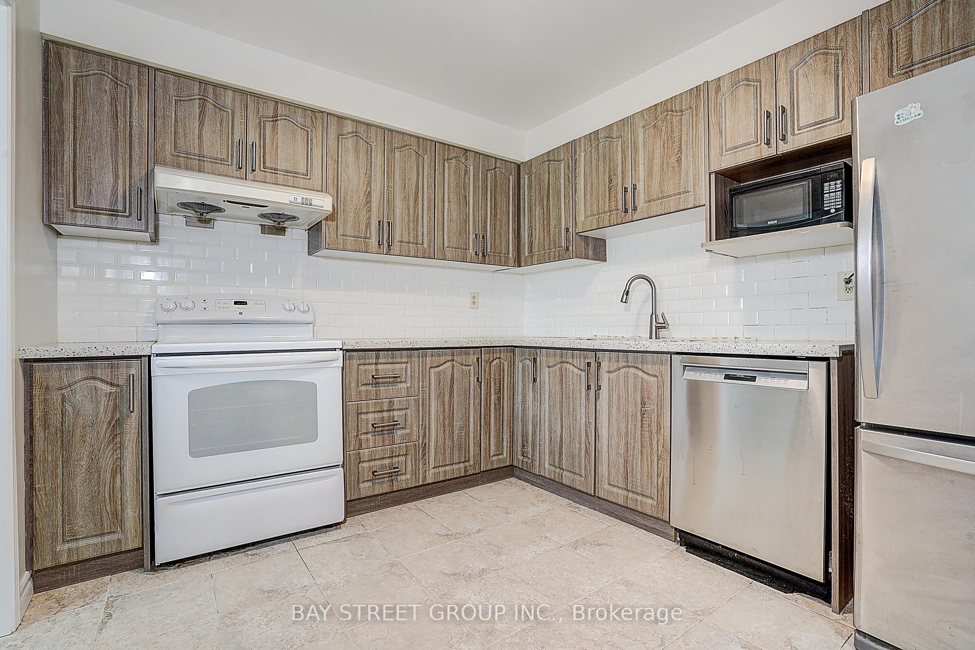 4 Bedrooms Condo at 270 Timberbank, Toronto For sale