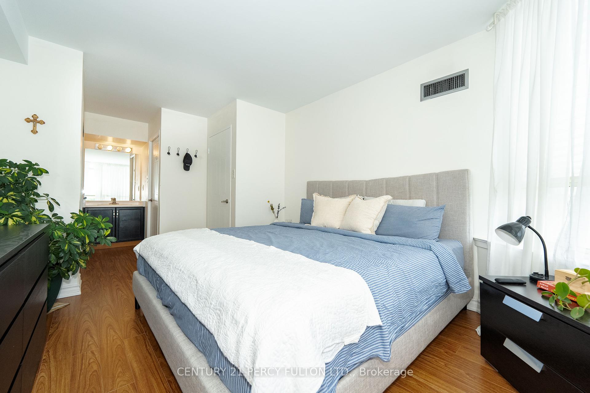 2 Bedrooms Condo at 3 Greystone Walk, Toronto For sale