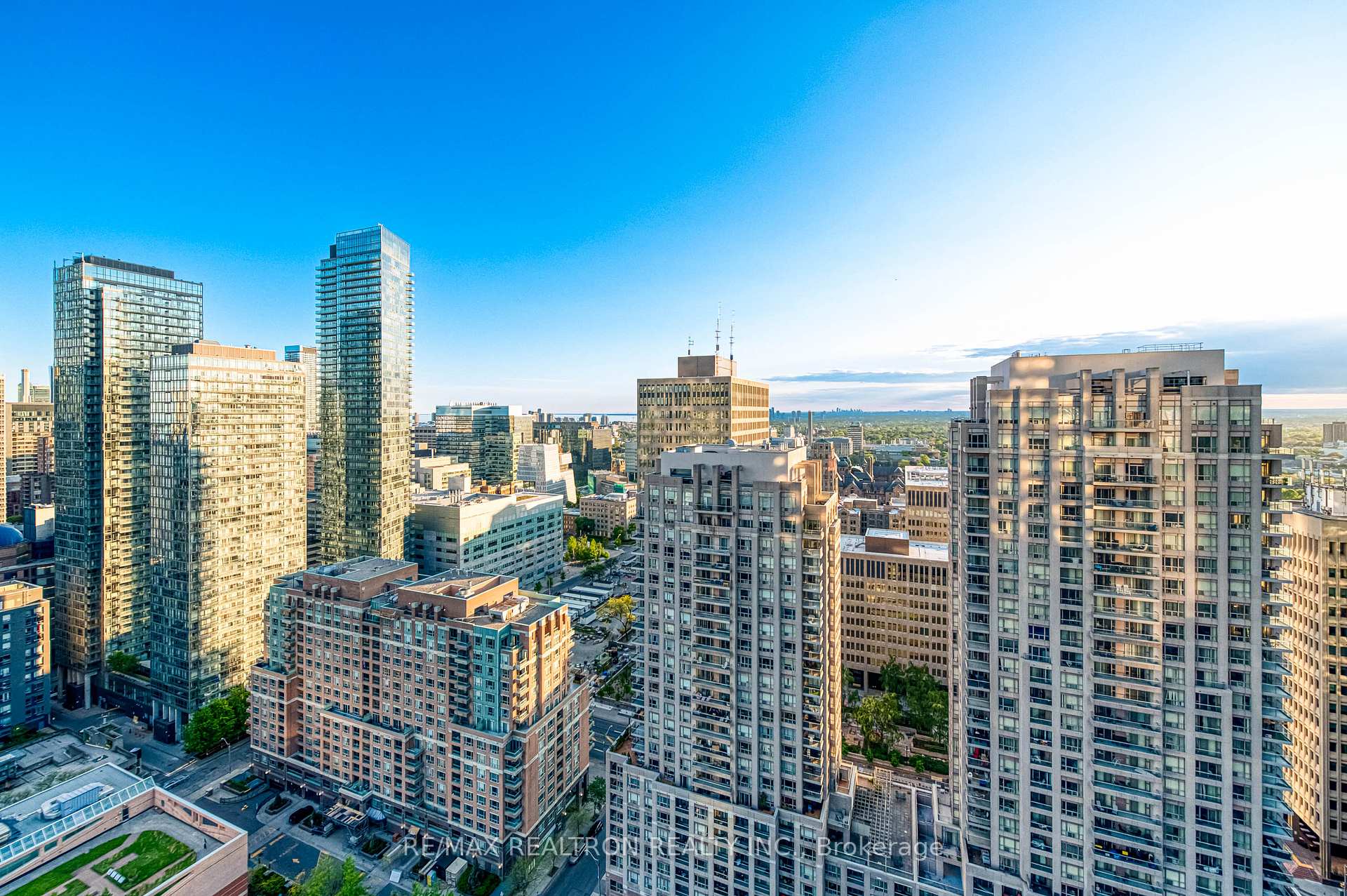 3 Bedrooms Condo at 11 Wellesley, Toronto For sale