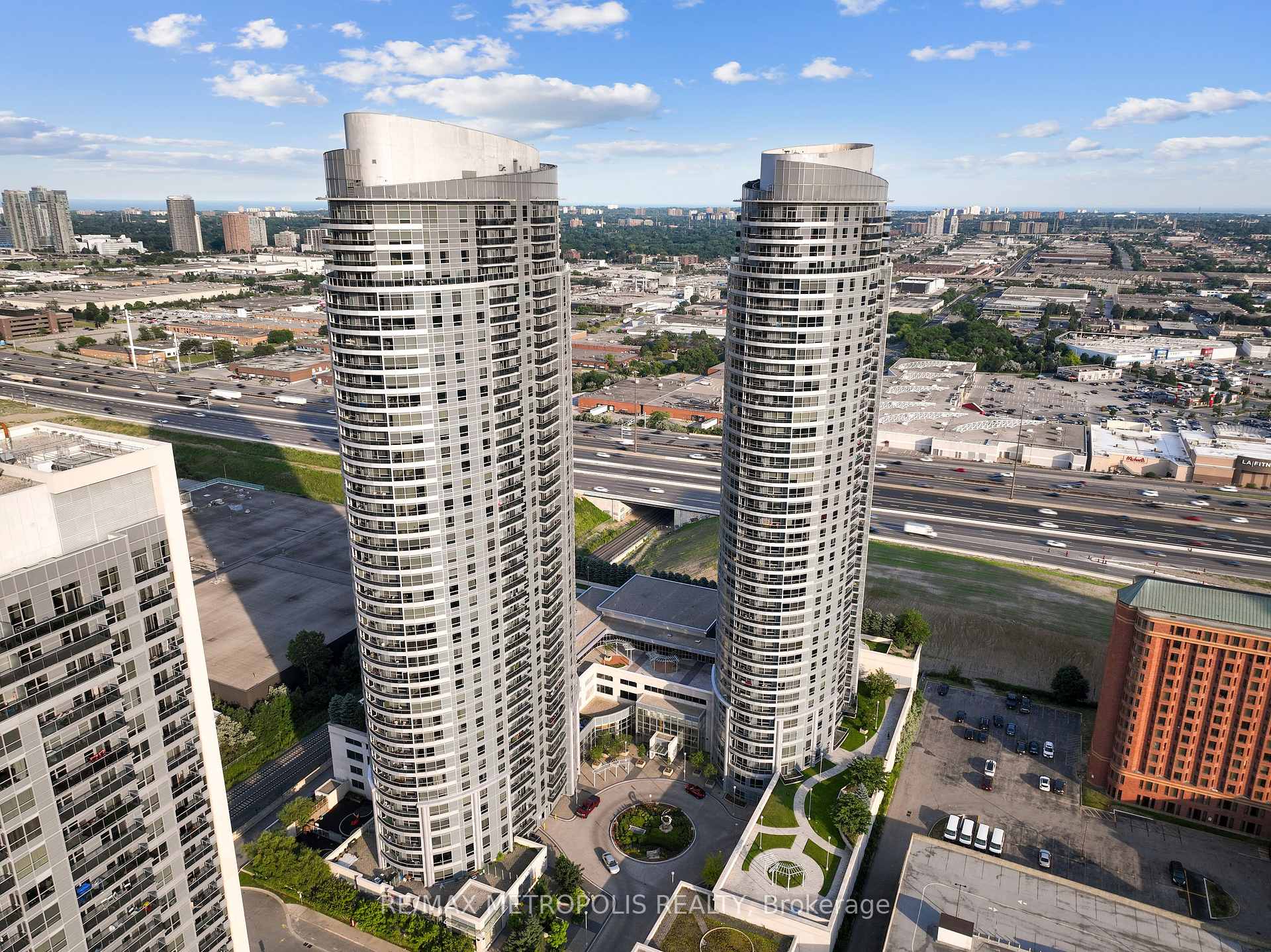 1 Bedroom Condo at 135 Village Green, Toronto For sale