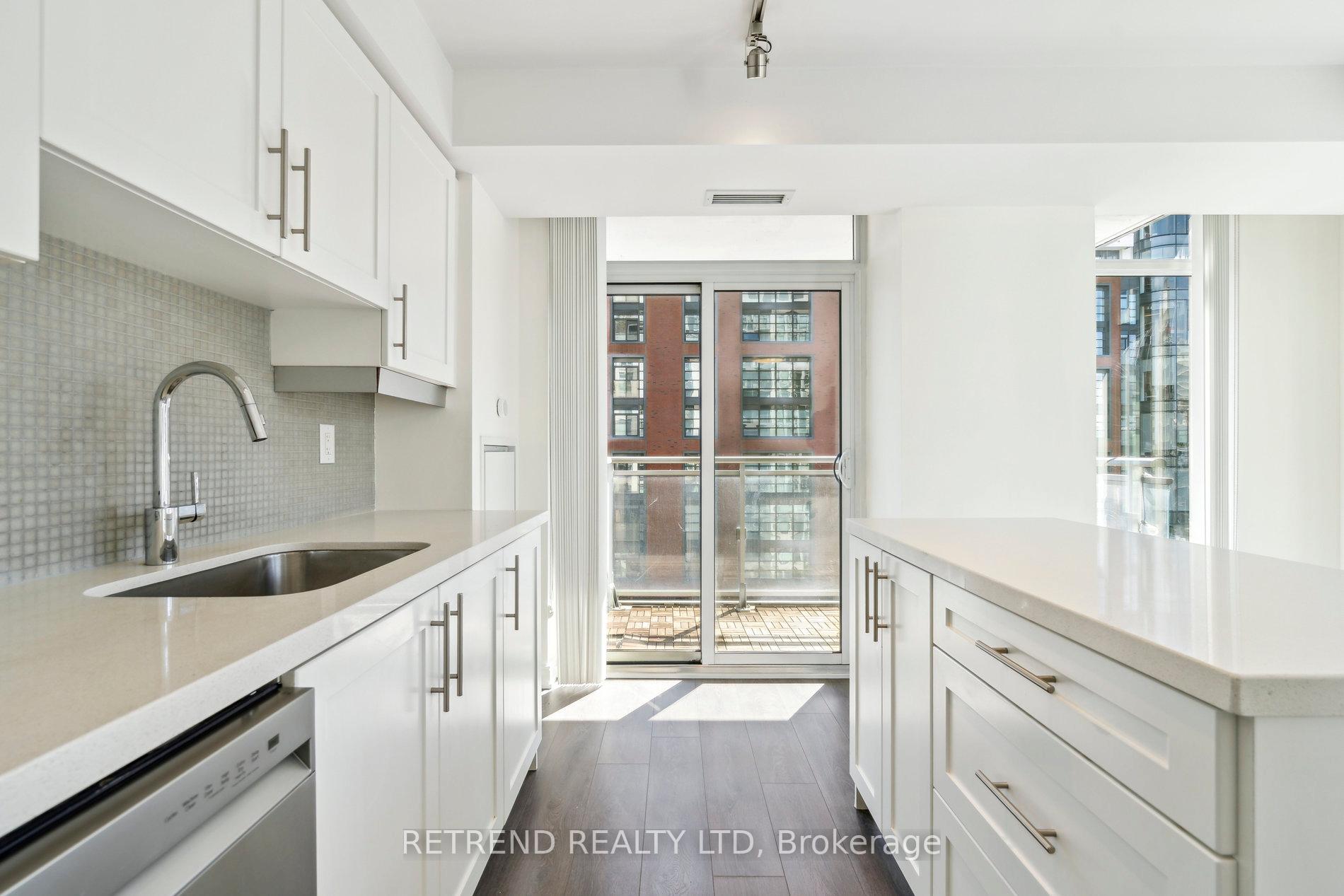 3 Bedrooms Condo at 525 Adelaide, Toronto For sale