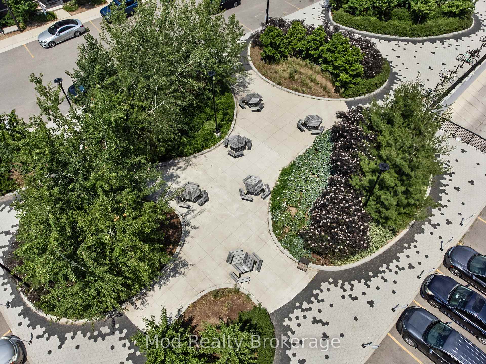 2 Bedrooms Condo at 128 Grovewood, Oakville For sale
