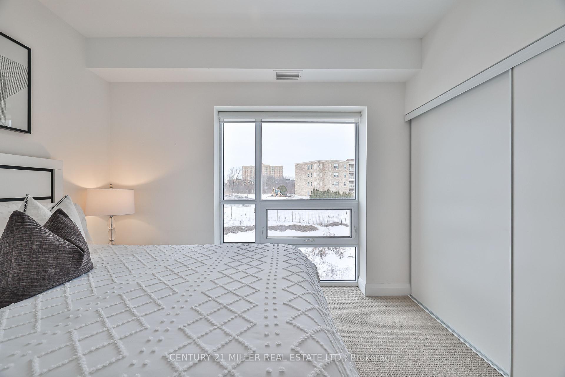 2 Bedrooms Condo at 4040 Upper Middle, Burlington For sale