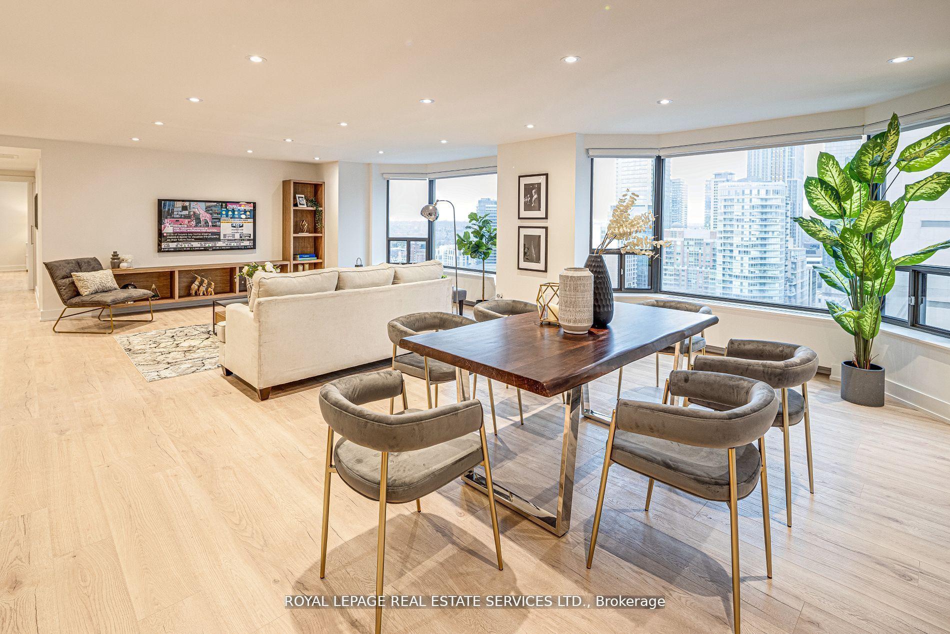 2 Bedrooms Condo at 175 Cumberland, Toronto For sale