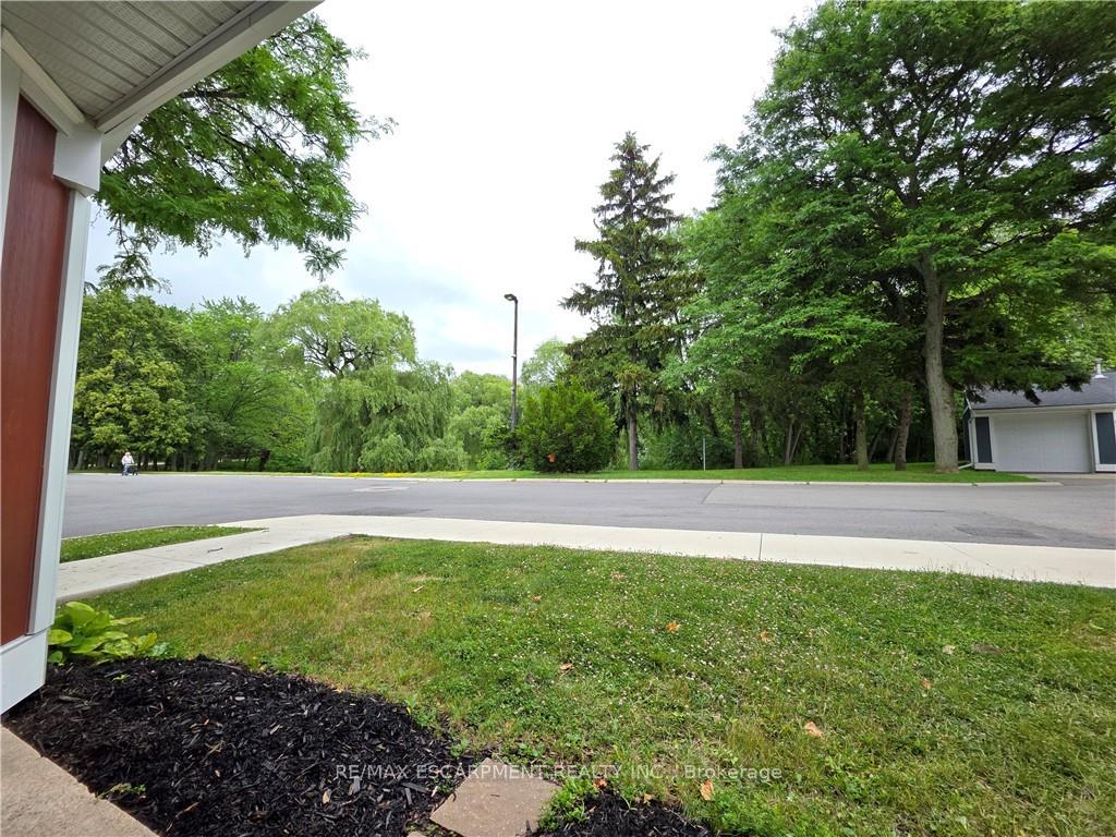 2 Bedrooms Condo at 1 Szollosy, Hamilton For sale