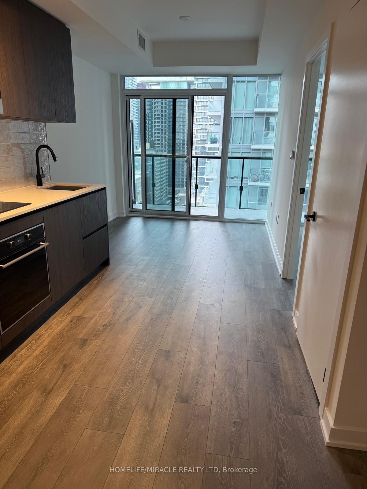 127 Broadway Avenue, #1805