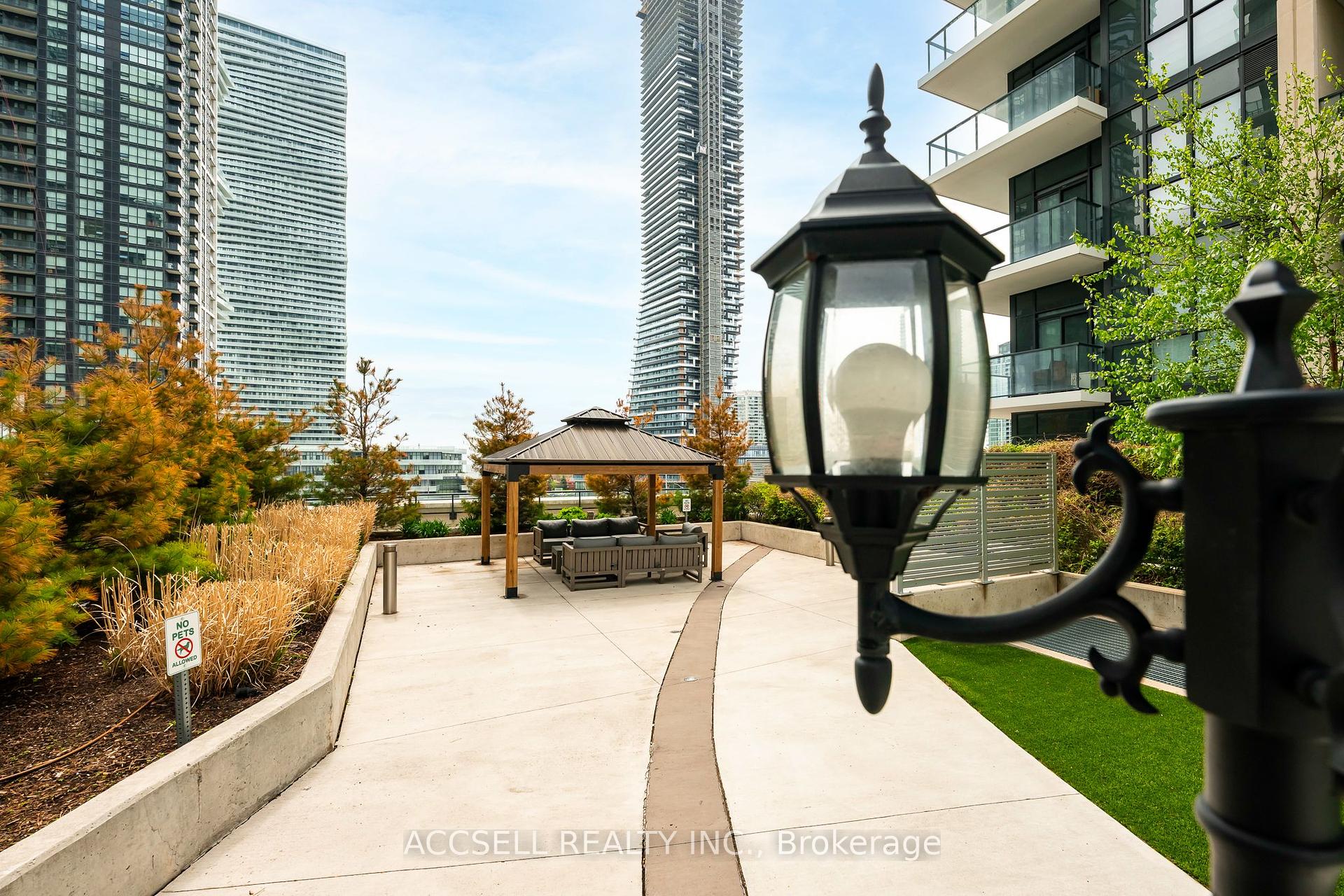 2 Bedrooms Condo at 4055 Parkside Village, Mississauga For sale