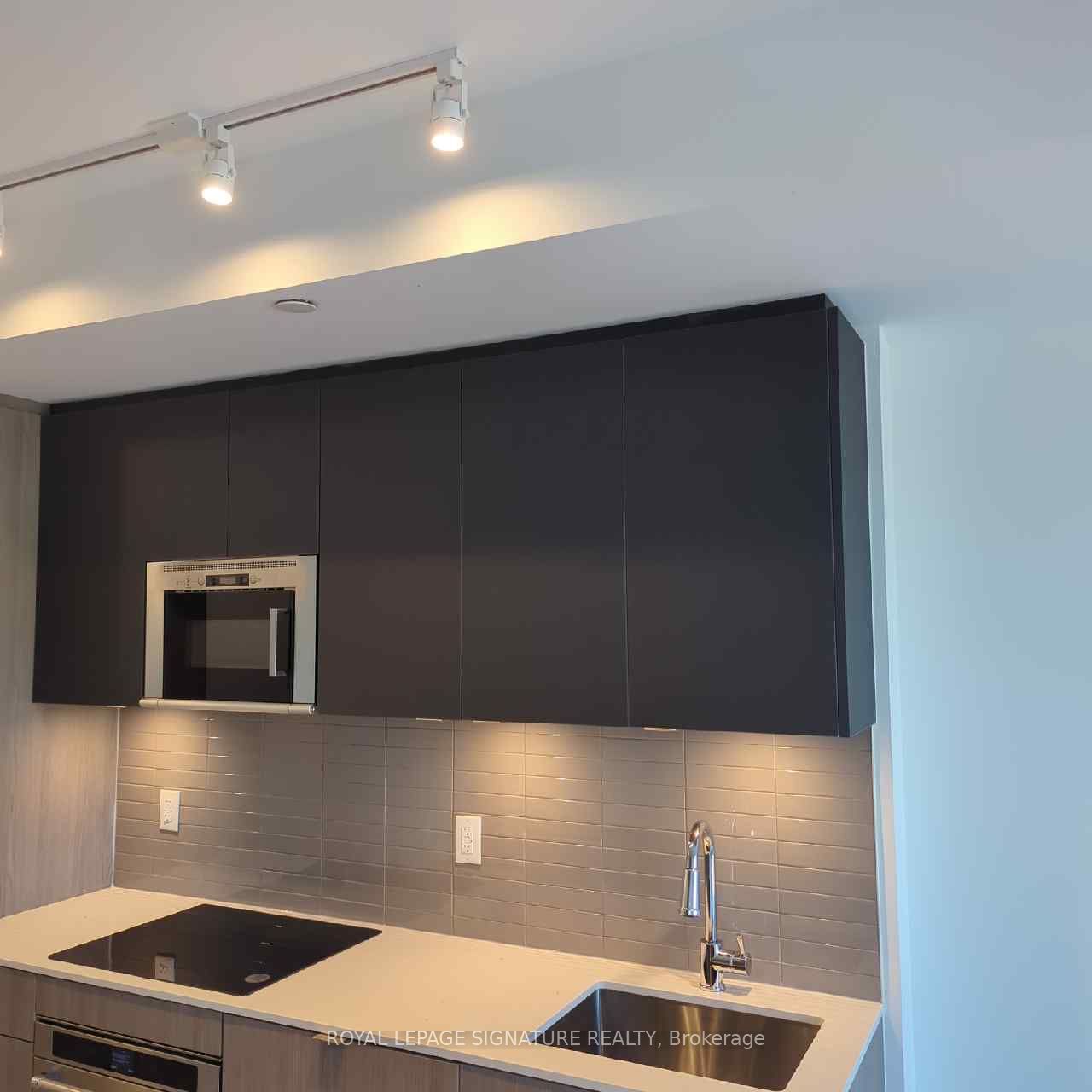 215 Lakeshore Road W, #334