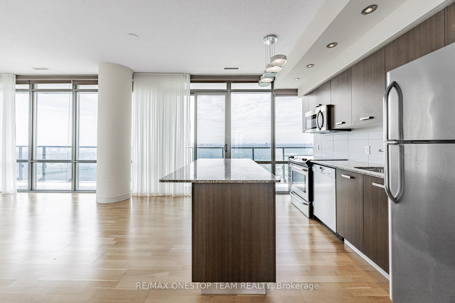 4 Bedrooms Condo at 832 Bay, Toronto For sale