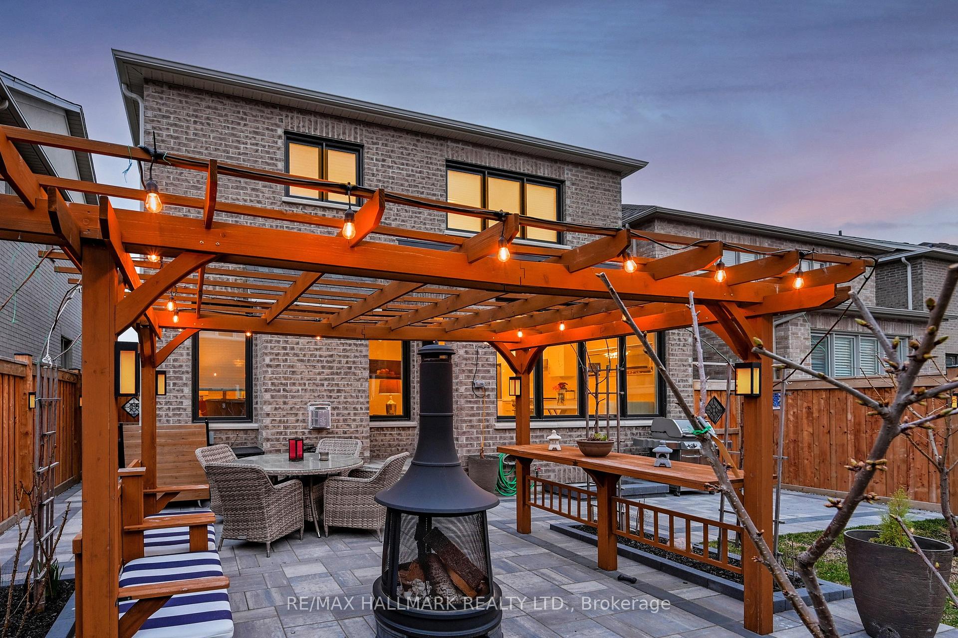 16 Huggins Drive, Whitby, ON L1P 0N4