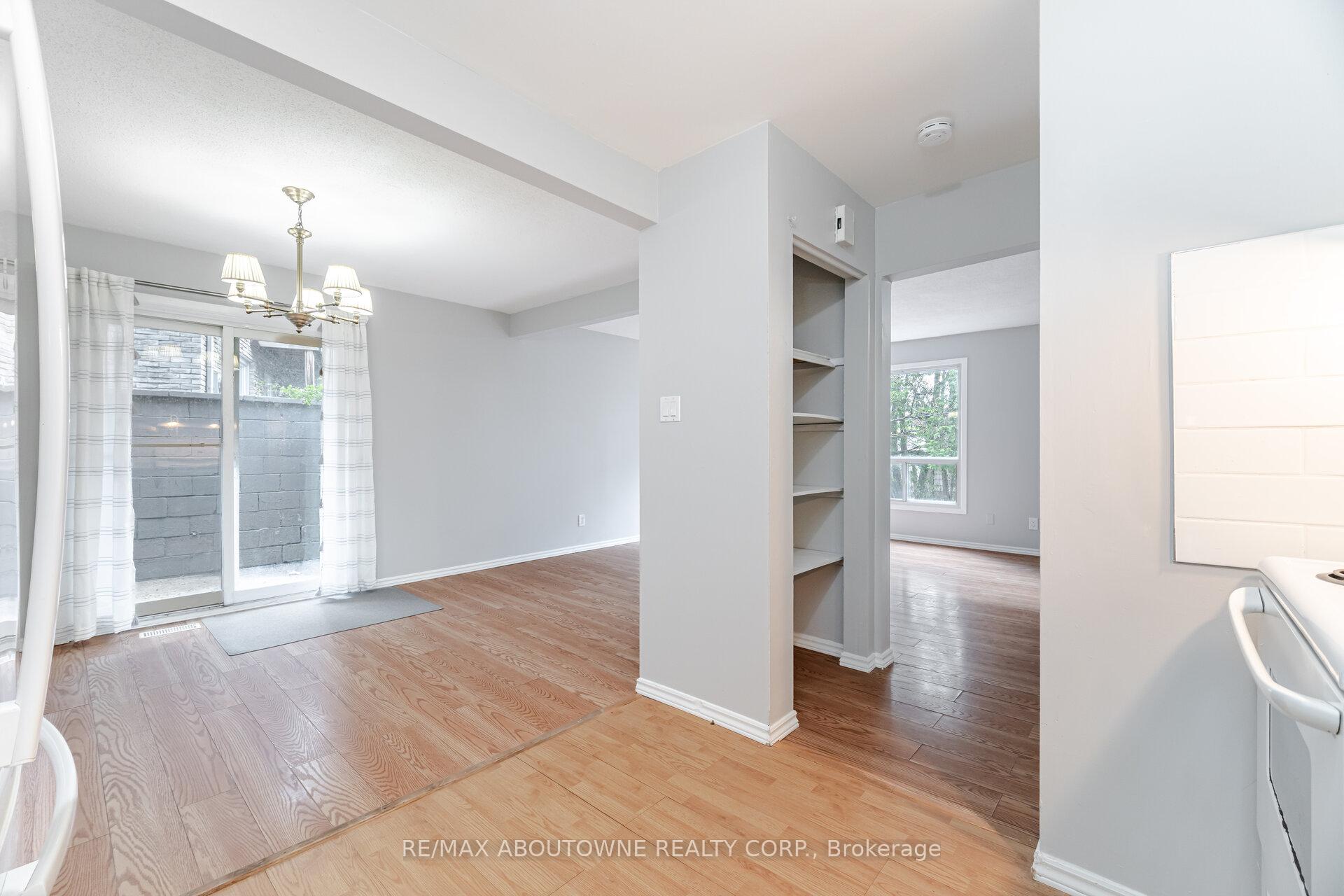 3 Bedrooms Condo at 961 Francis,  Burlington For sale