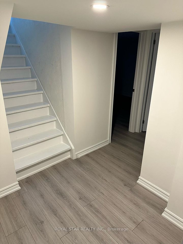 https://trreb-image.ampre.ca/3bi5iCkLAbmu7IM8yTbYAbnnVweoVh8WQPiFeuBYfnA/rs:fit:960:960/wm:.5:so:0:50:.4/wmsh:10/wmt:PHNwYW4gZm9yZWdyb3VuZD0nd2hpdGUnIGZvbnQ9JzY4Jz5ST1lBTCBTVEFSIFJFQUxUWSBJTkMuLCBCcm9rZXJhZ2U8L3NwYW4-/L3RycmViL2xpc3RpbmdzLzQwLzc3LzYxLzkzL3AvMWJhY2VkODUtODY0My00N2JiLWJlN2YtNzQxZWUwZjdmNTU4LmpwZw.jpg