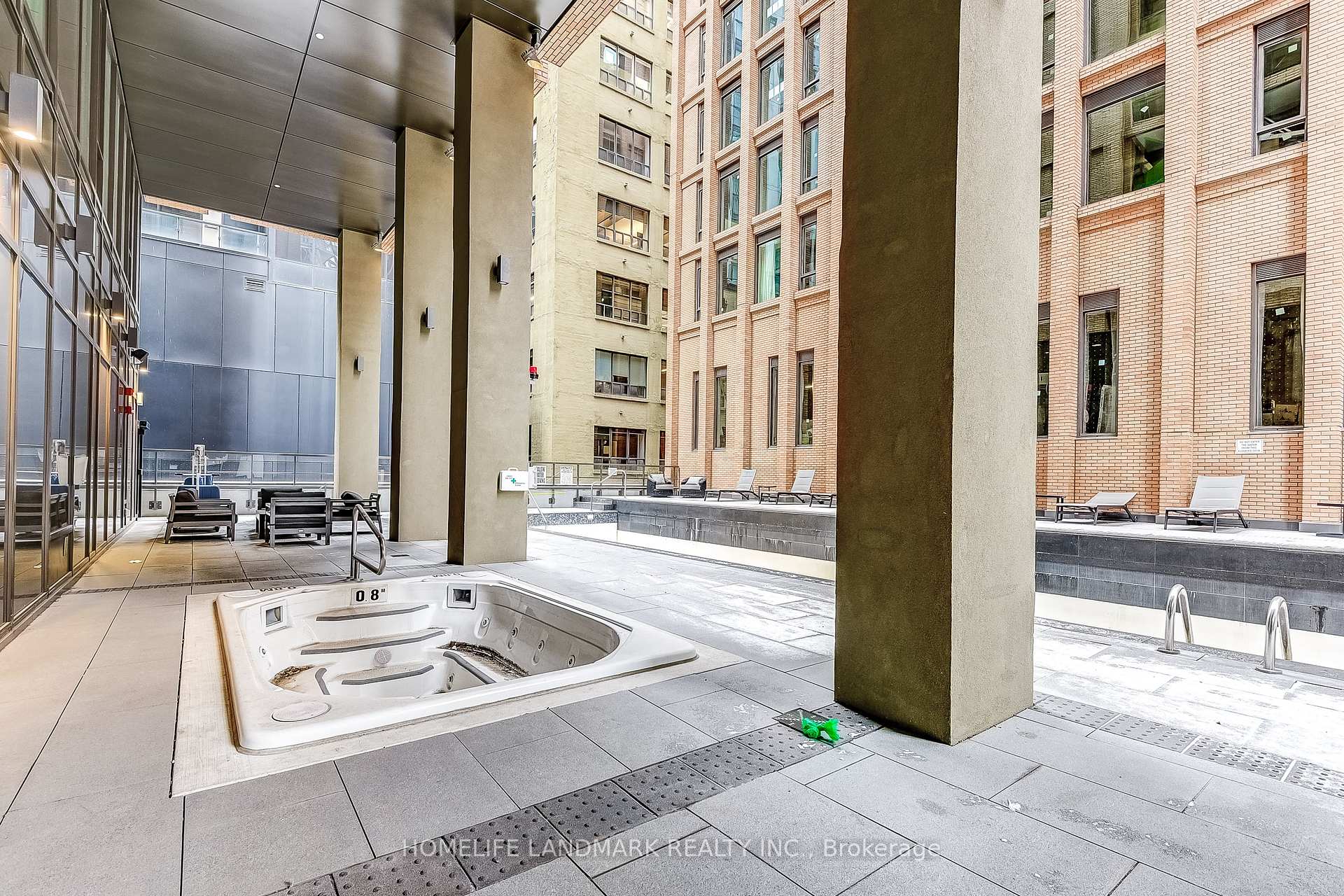3 Bedrooms Condo at 28 Widmer 3429,  Toronto For sale