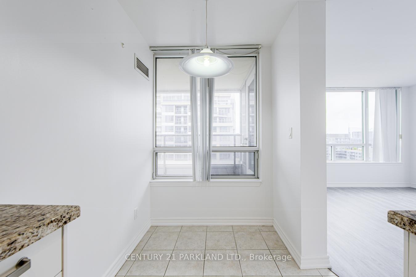3 Bedrooms Condo at 8 Rean, Toronto For sale