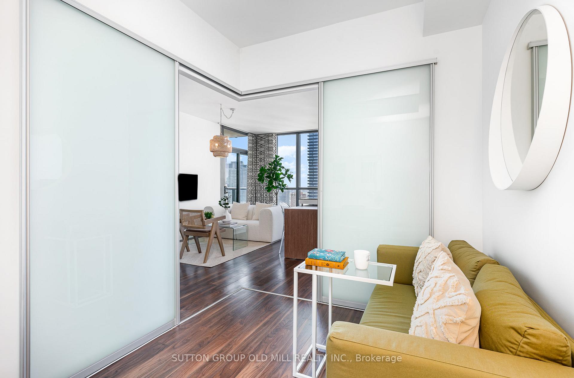 2 Bedrooms Condo at 110 Charles, Toronto For sale