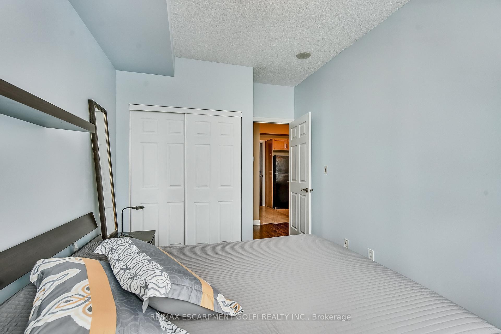 1 Bedroom Condo at 1359 Rathburn, Mississauga For sale