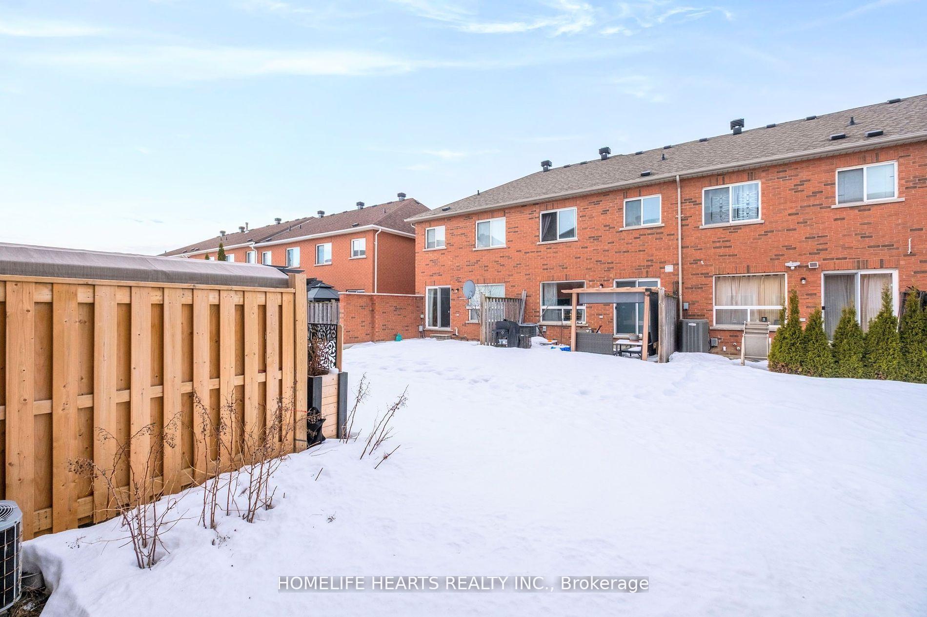 3 Bedrooms Condo at 525 Novo Star, Mississauga For sale