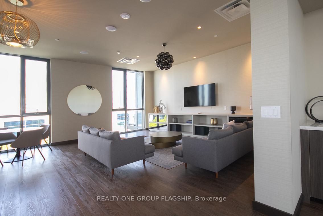 2 Bedrooms Condo at 38 Honeycrisp, Vaughan For sale