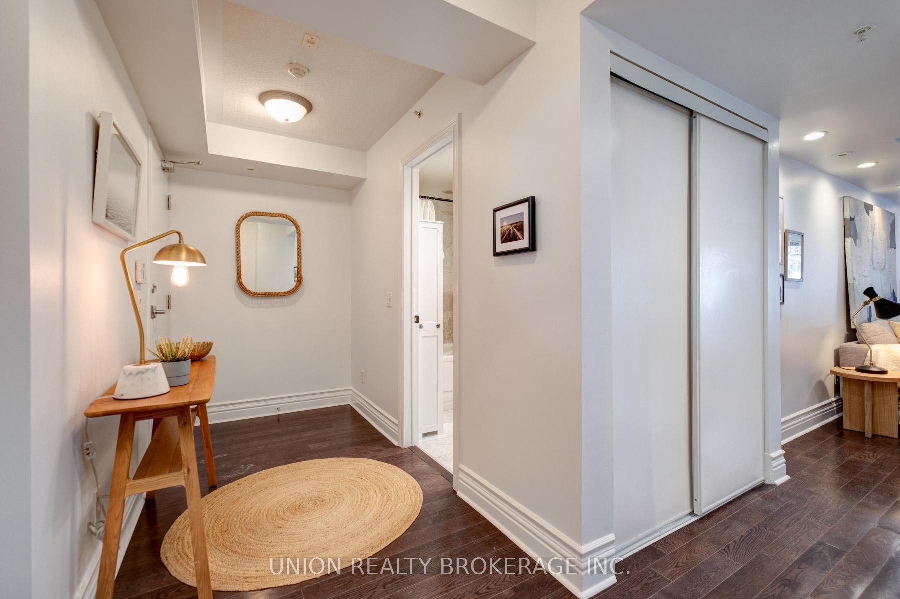 1 Bedroom Condo at 539 Jarvis,  Toronto For sale