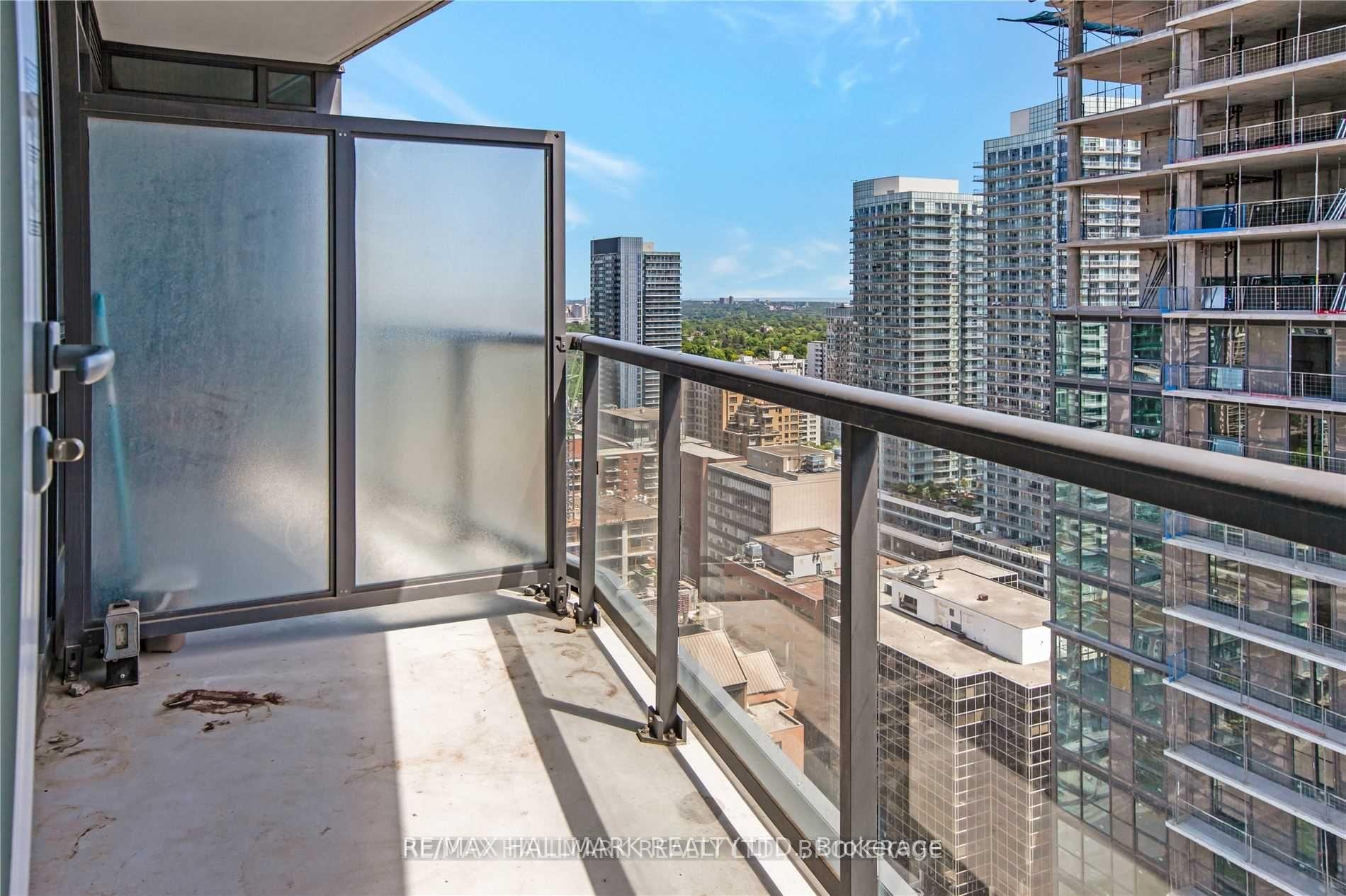 2 Bedrooms Condo at 30 Roehampton,  Toronto For sale