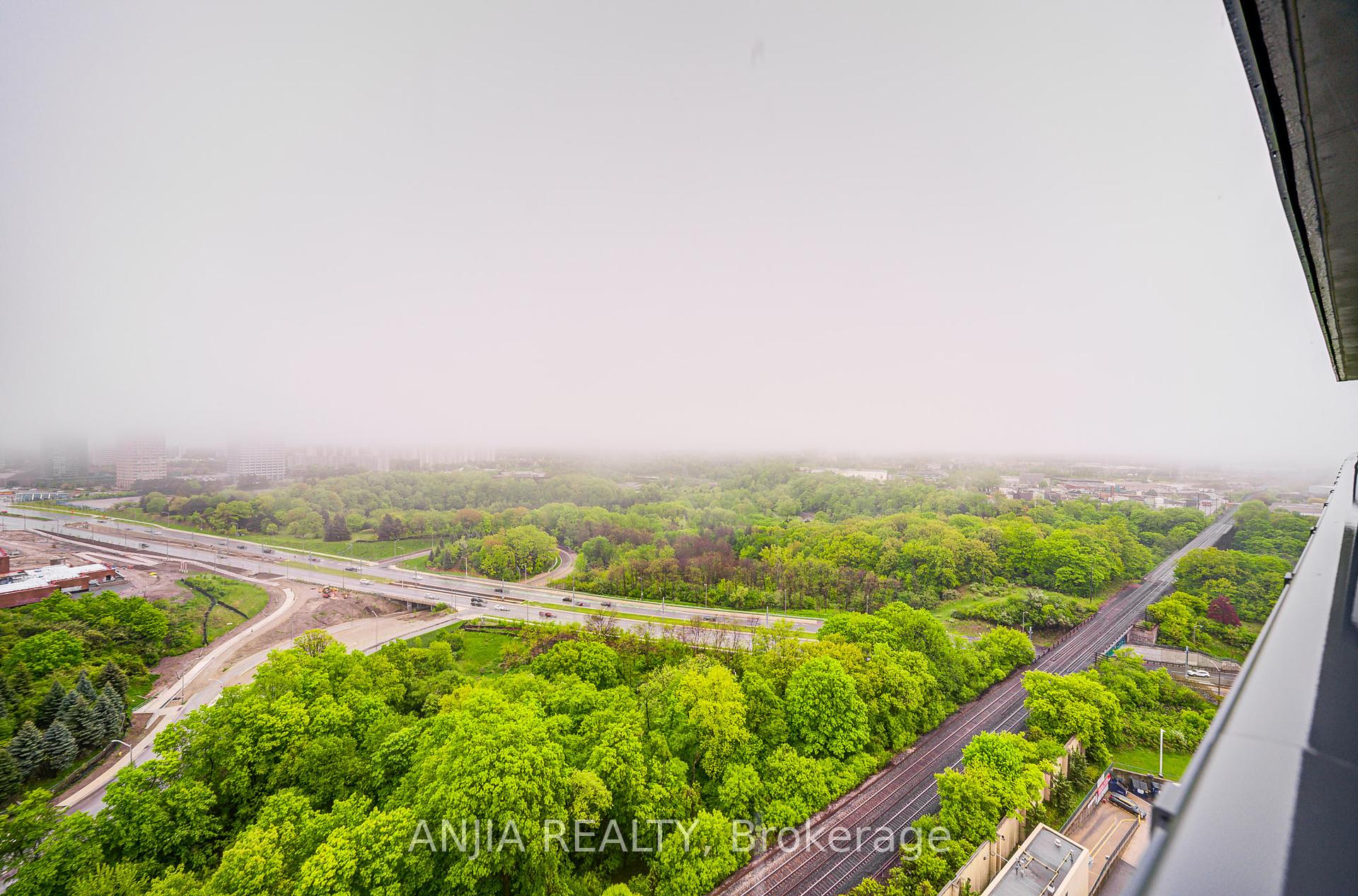 2 Bedrooms Condo at 30 Inn On The Park, Toronto For sale