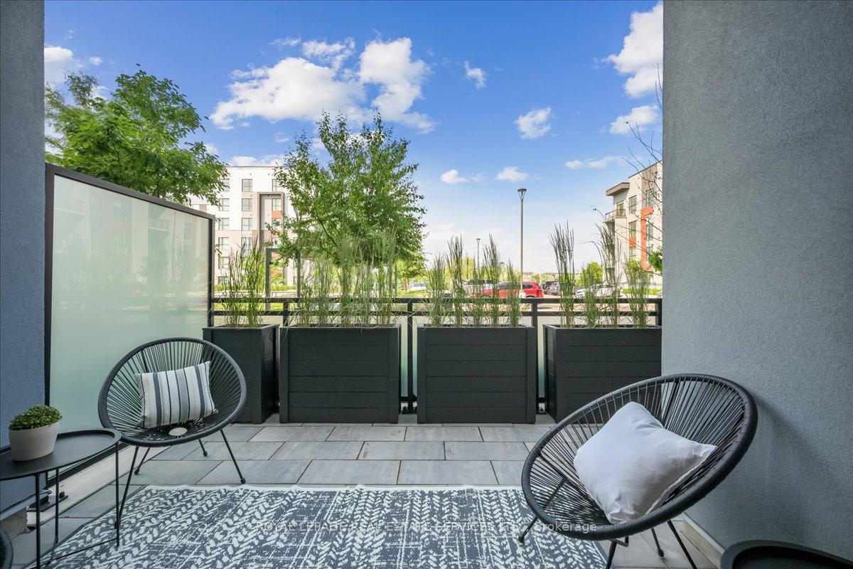 2 Bedrooms Condo at 95 DUNDAS, Oakville For sale