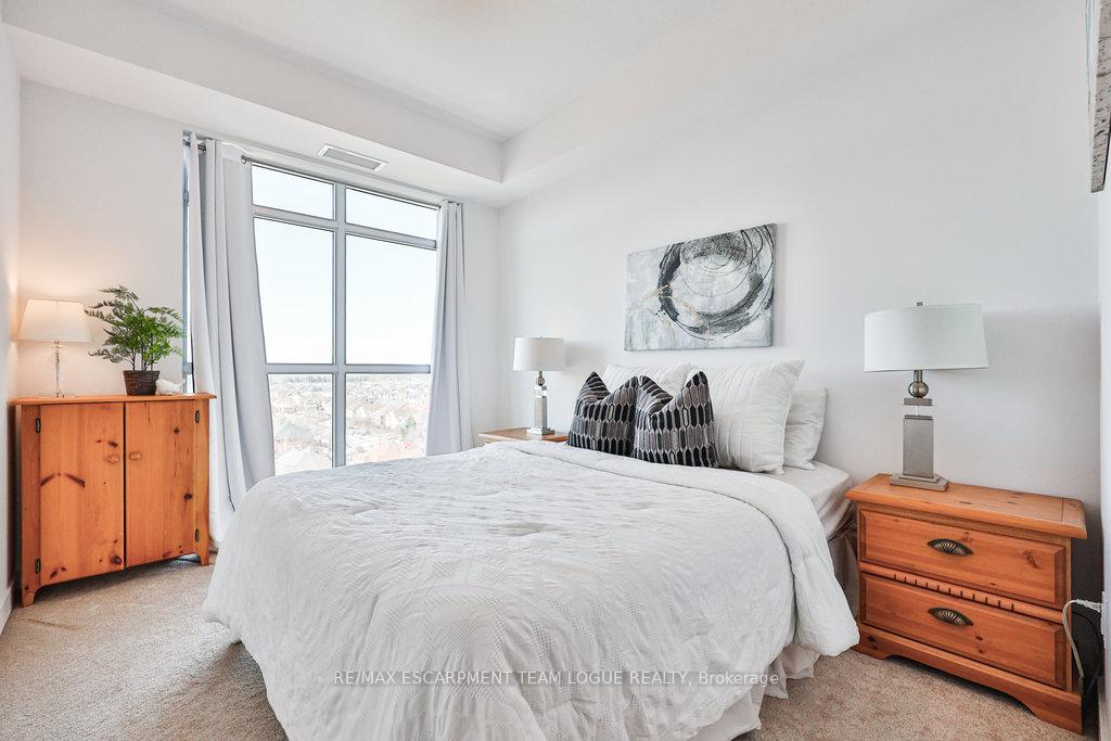 2 Bedrooms Condo at 450 Dundas,  Hamilton For sale