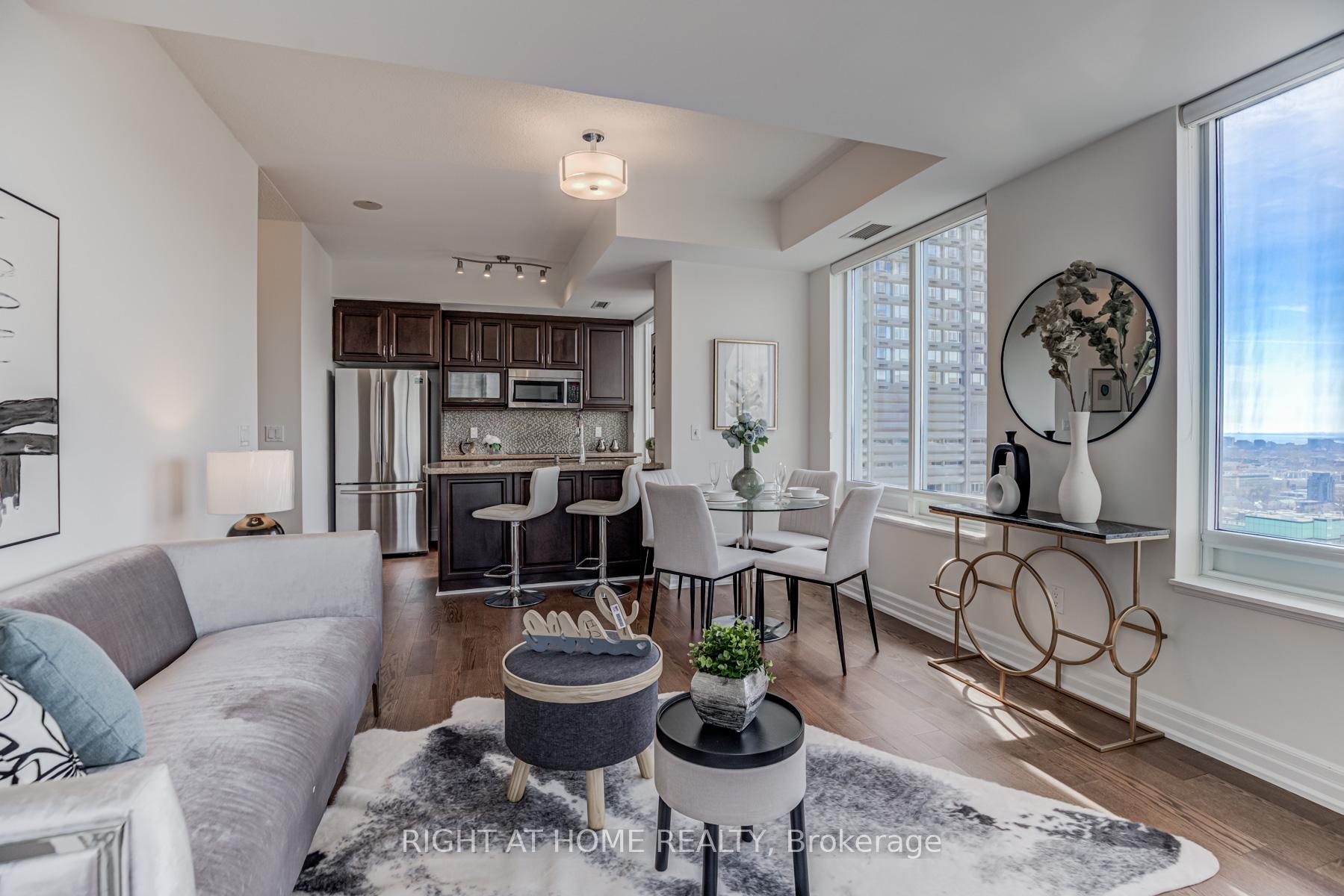 2 Bedrooms Condo at 35 Balmuto,  Toronto For sale