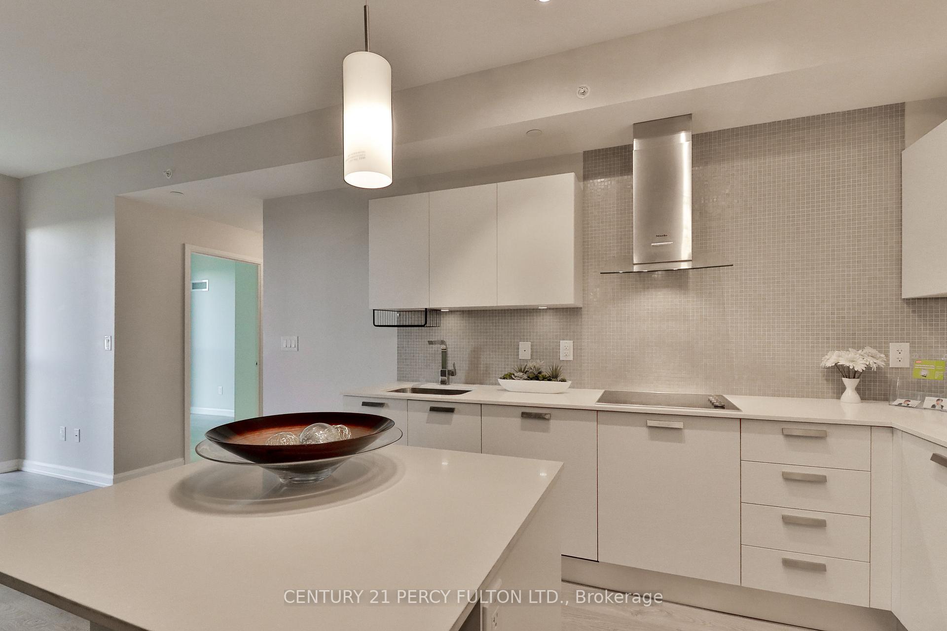 2 Bedrooms Condo at 9 Bogert, Toronto For sale