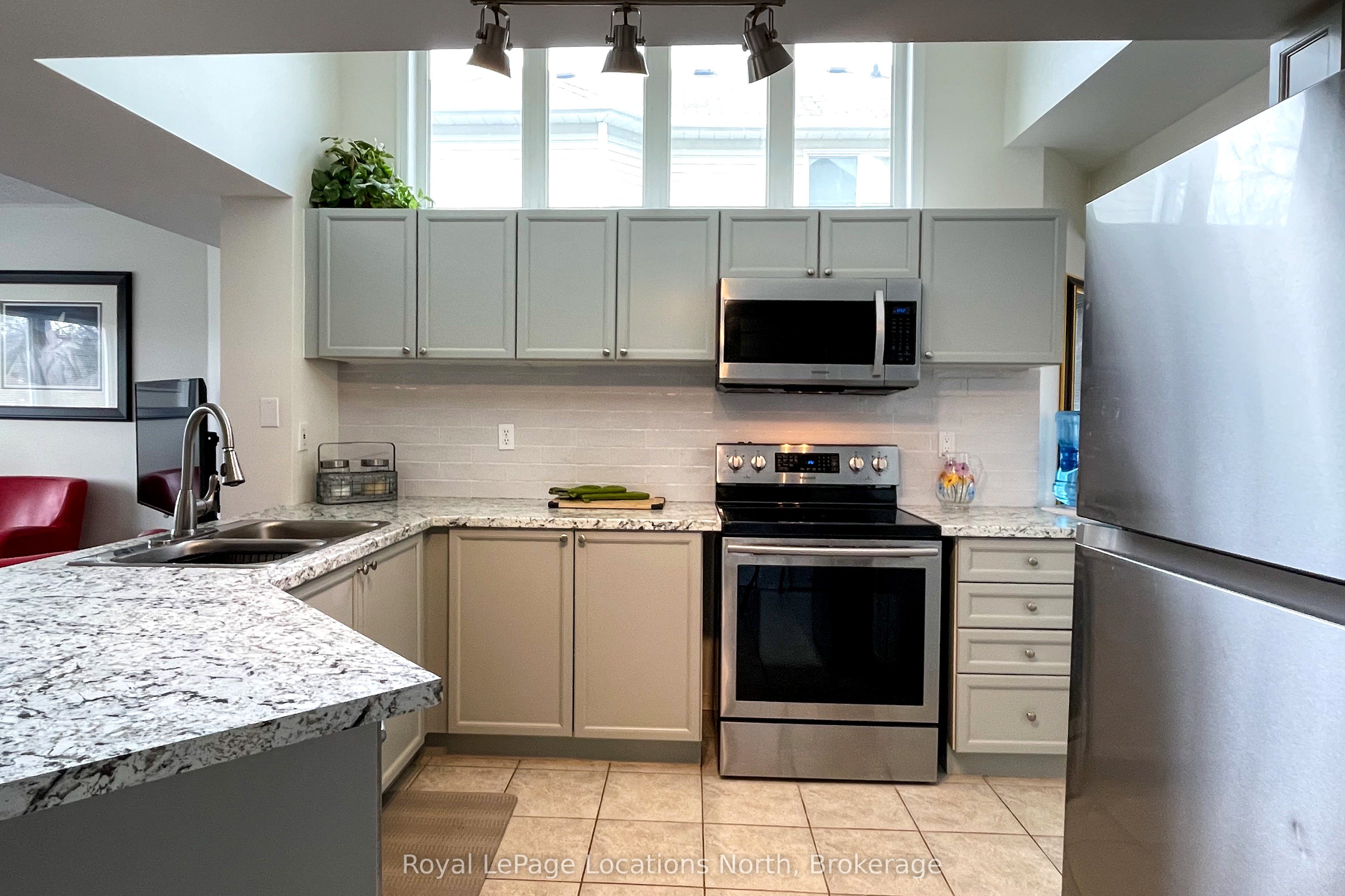 28 Barker Boulevard, Collingwood, ON L9Y 4W4