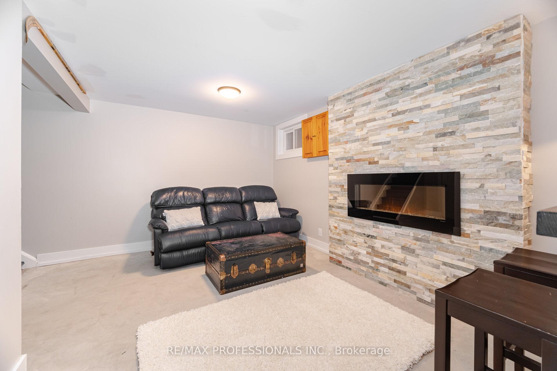 3 Bedrooms Condo at 582 Renforth, Toronto For sale