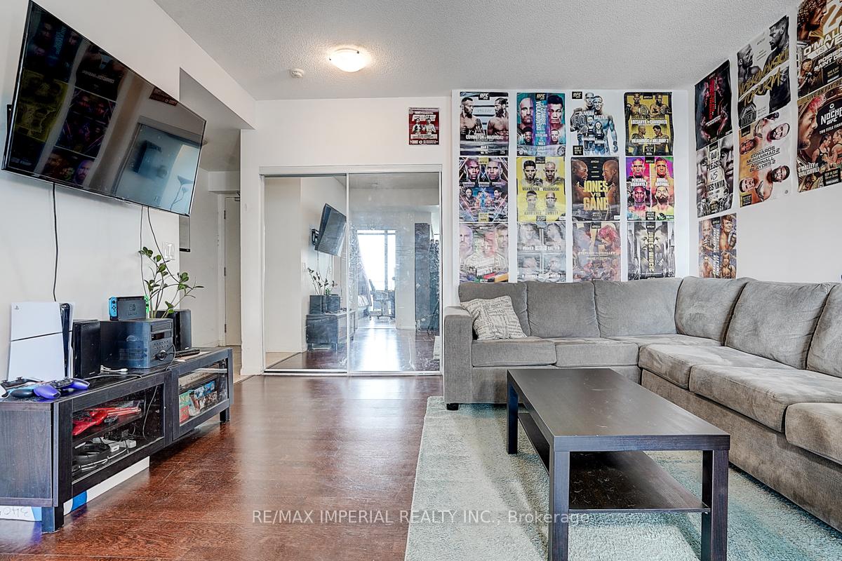 4 Bedrooms Condo at 832 Bay, Toronto For sale