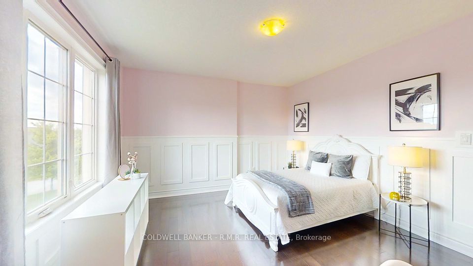 Large Bedroom With 4 Pc Ensuite Bath