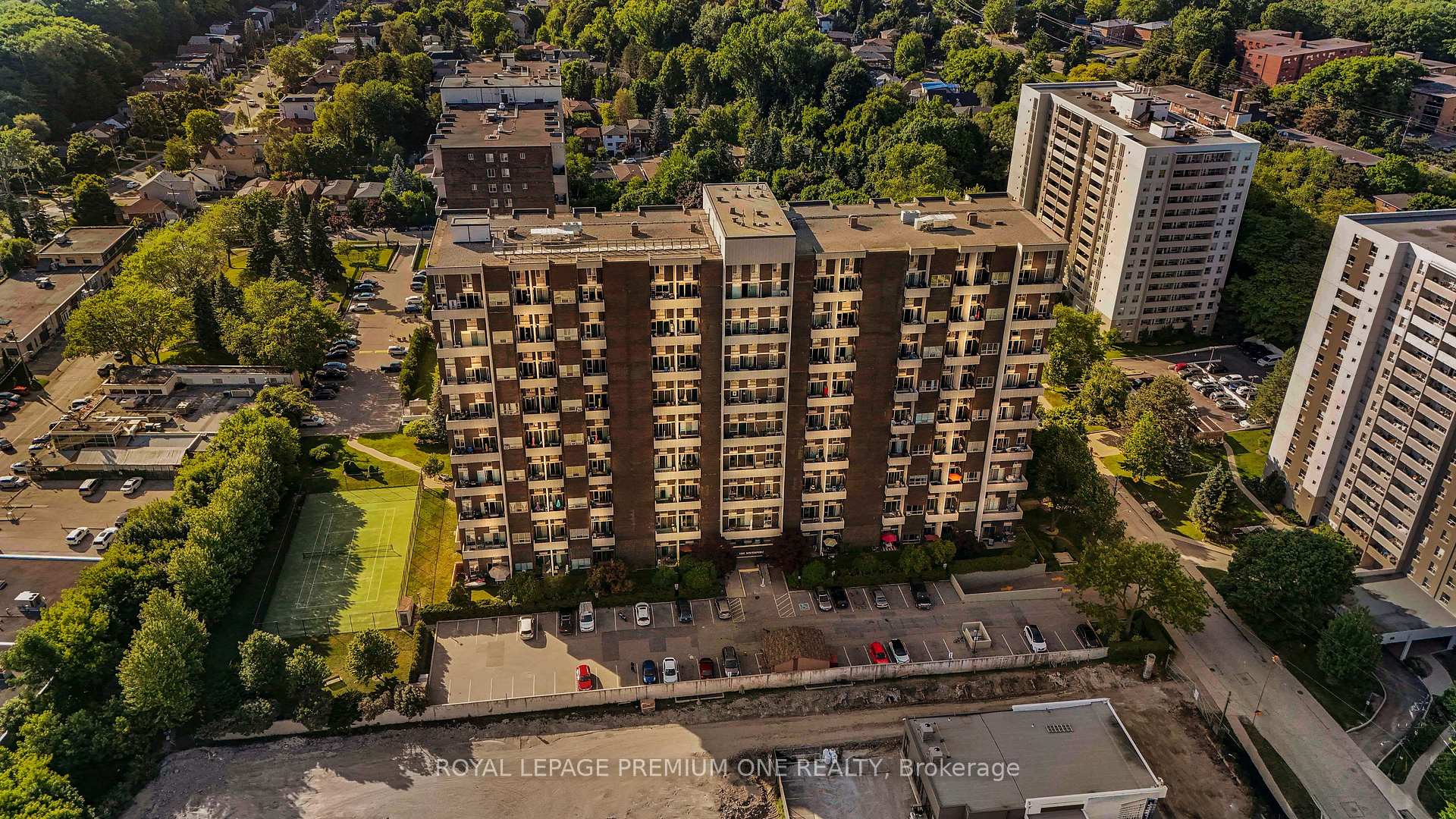 3 Bedrooms Condo at 60 Southport, Toronto For sale