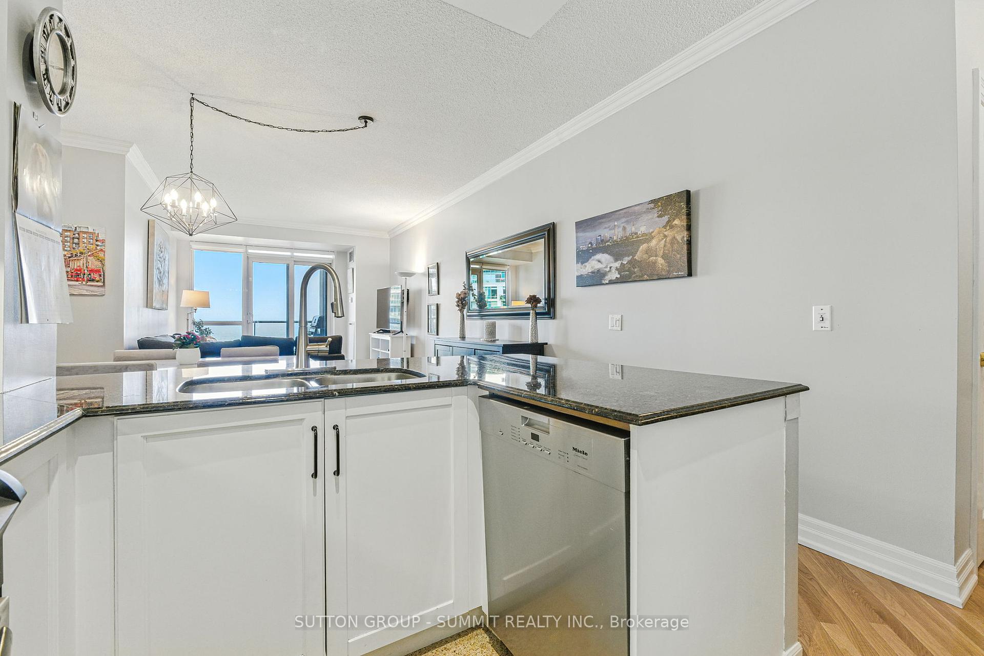 2 Bedrooms Condo at 2083 Lake Shore, Toronto For sale