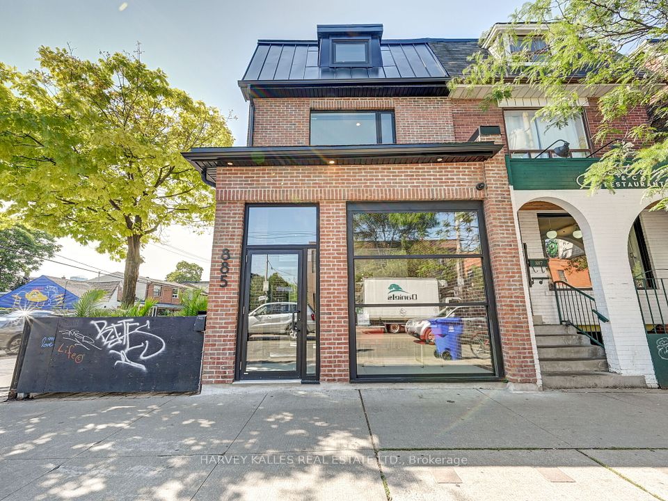 885 Dundas