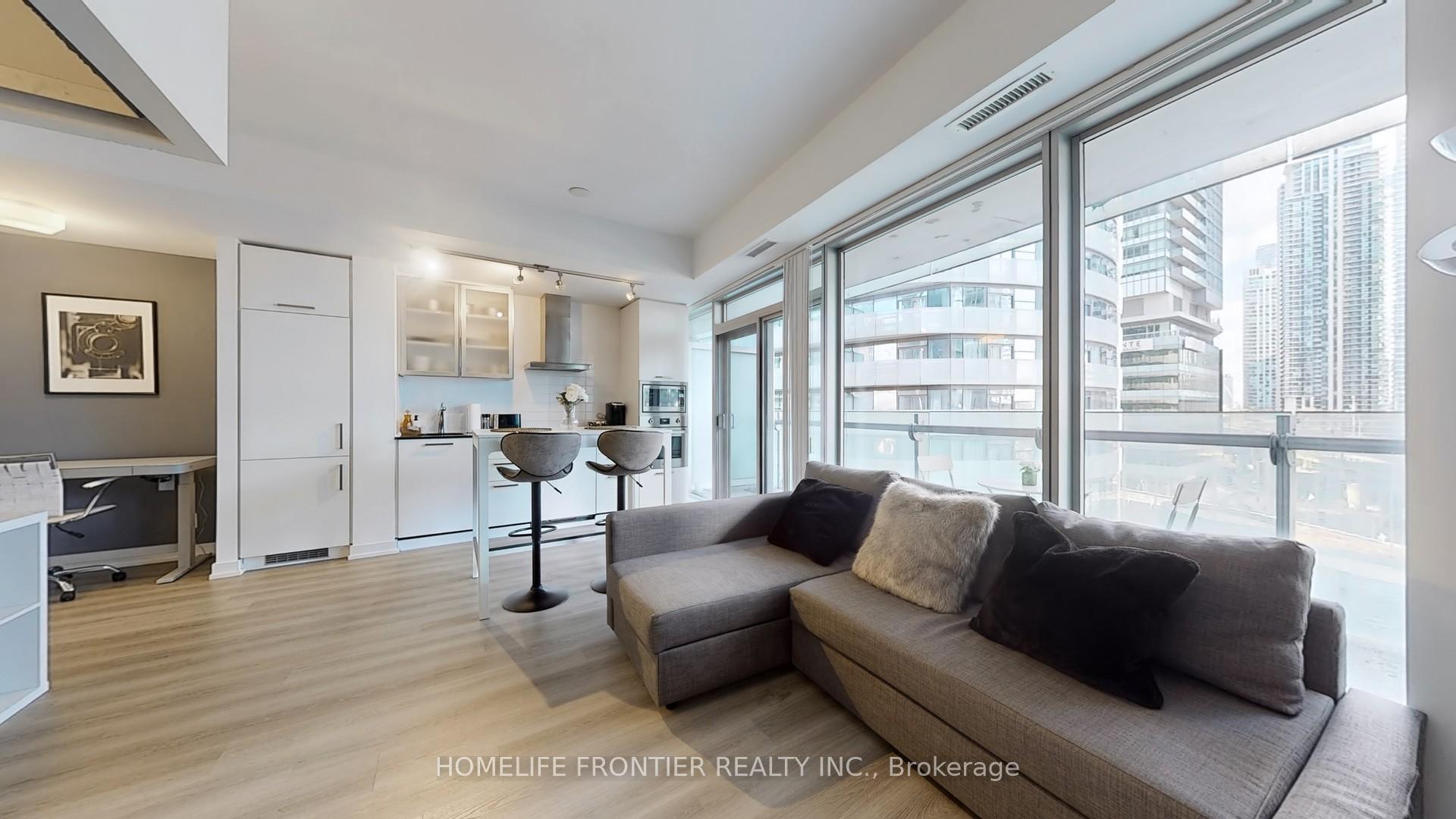2 Bedrooms Condo at 12 York, Toronto For sale
