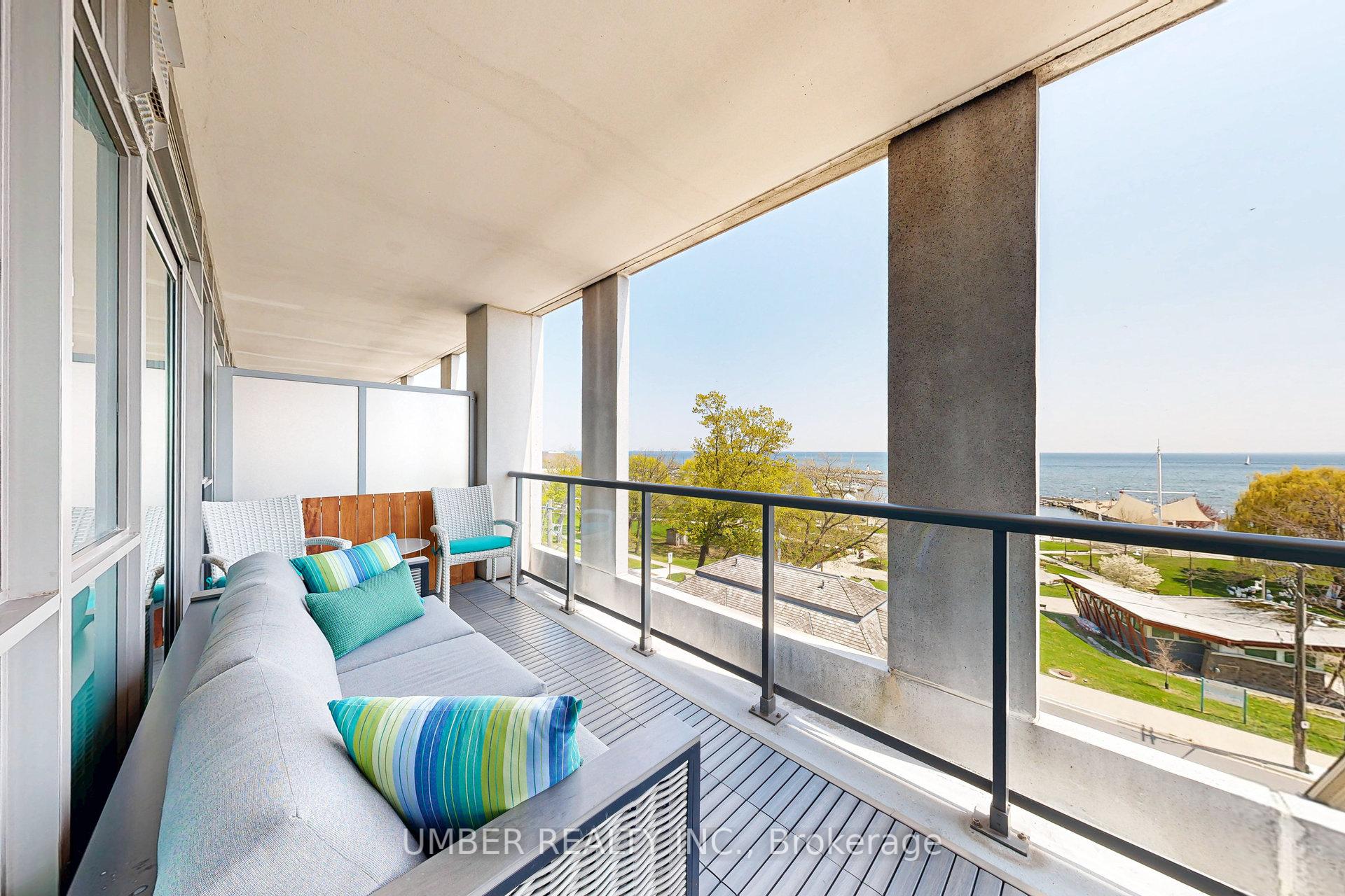 2 Bedrooms Condo at 11 Bronte, Oakville For sale