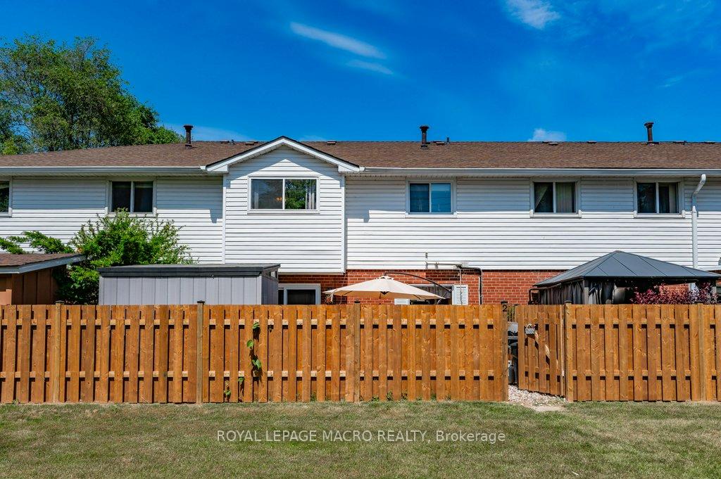 2 Bedrooms Condo at 483 Claridge, Burlington For sale