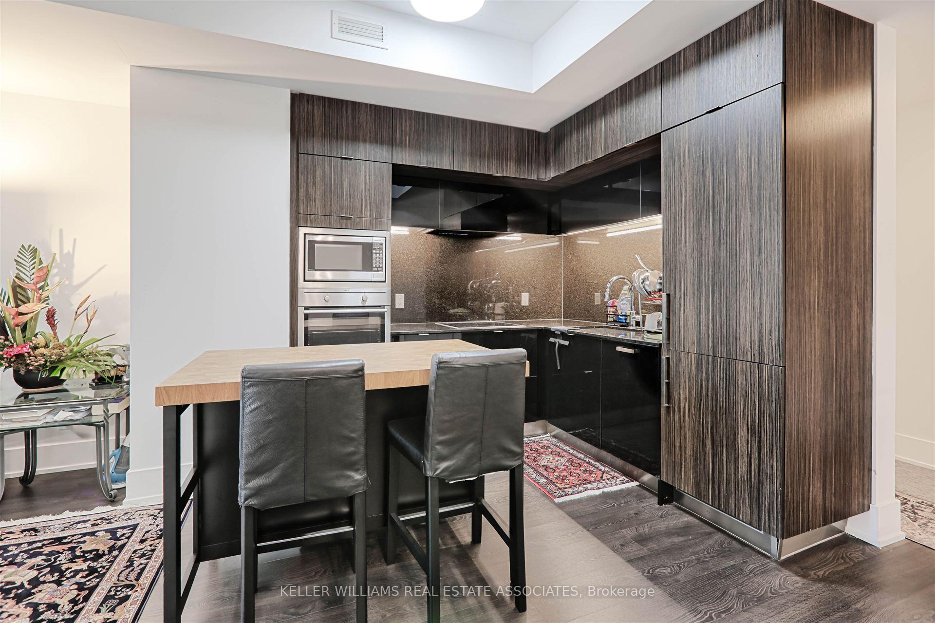 2 Bedrooms Condo at 15 Merchants’ Wharf, Toronto For sale