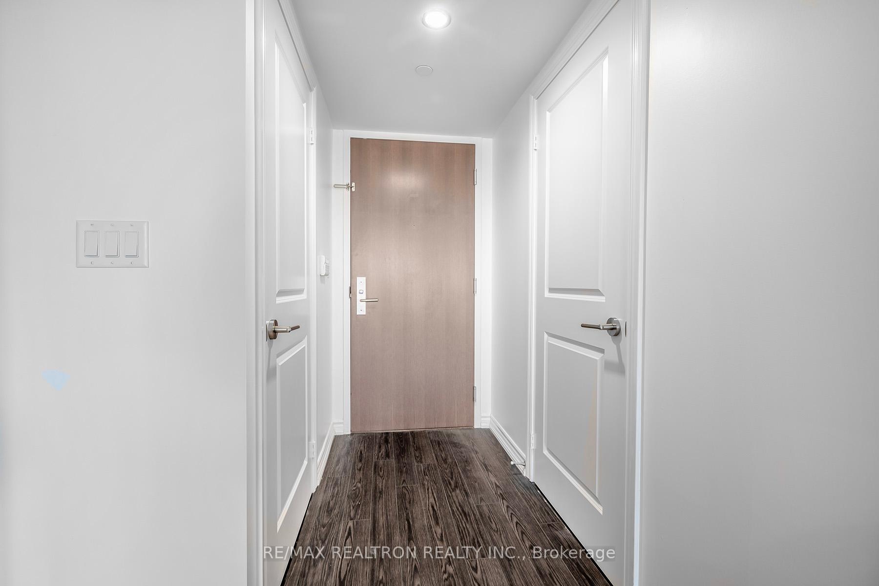 2 Bedrooms Condo at 386 Yonge,  Toronto For sale