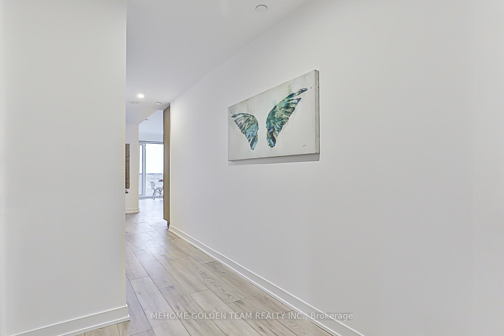 3 Bedrooms Condo at 15 Holmes, Toronto For sale