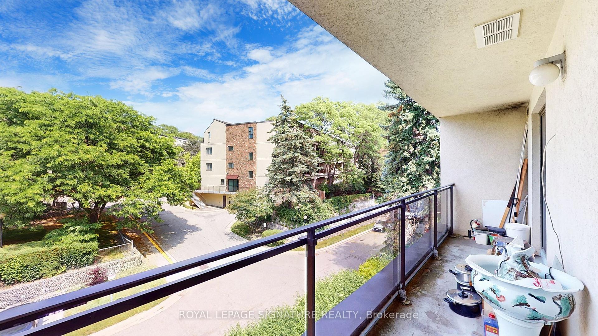 4 Bedrooms Condo at 20 Moonstone, Toronto For sale